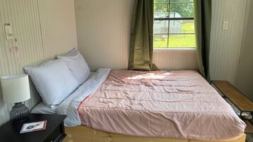1 bedroom, bed sheets