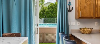 Pool, Dream Home Gym, TV+Desk in Each Room, 85" TV, Games, 2 BKB Hoops, Fire Pit