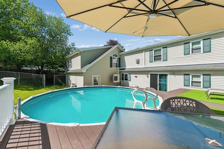 Pool. Pool, Dream Home Gym, TV+Desk in Each Room, 85" TV, Games, 2 BKB Hoops, Fire Pit