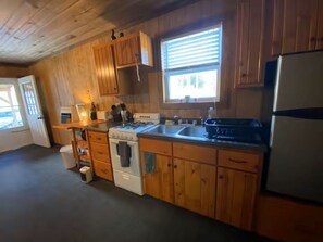 Private kitchen - #12 Nice pondside cabin on the river (Diana)