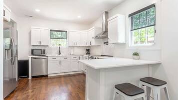 Coffee/tea maker, fridge, microwave, oven