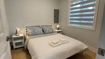 4 bedrooms, iron/ironing board, WiFi, bed sheets