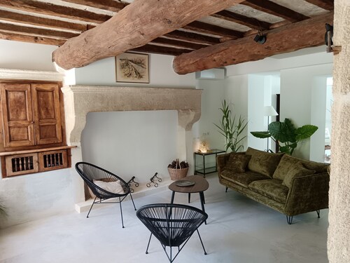 Mas au milieu des vignes, idéalement situé entre Camargue et Provence.
