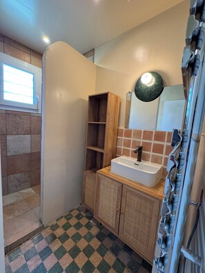 Shower, hair dryer, towels, toilet paper - ☀️ La Recampado - Your haven of peace on the outskirts of Saint-Rémy-de-Provence ☀️ (Noves)