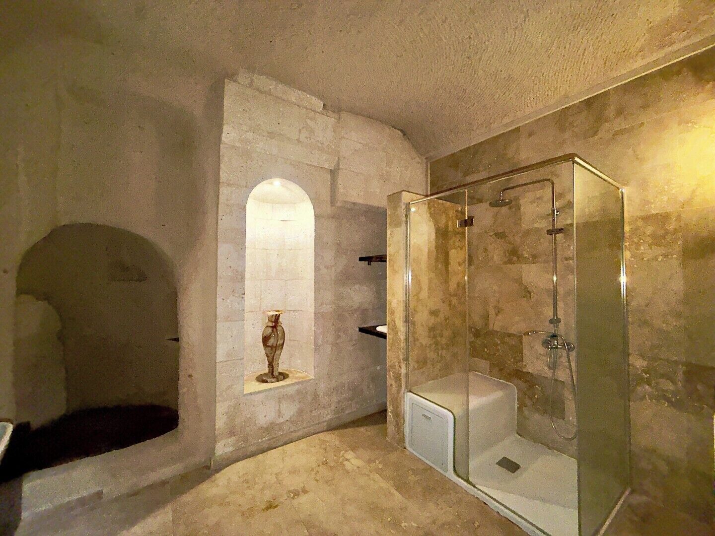Deluxe Room | Bathroom