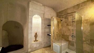 Deluxe Room | Bathroom