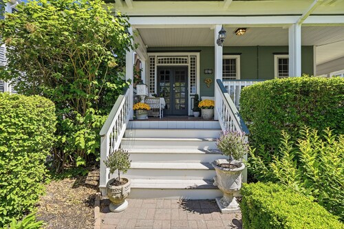 Spacious 9-bedroom house in perfect Asbury Park two blocks from the beach