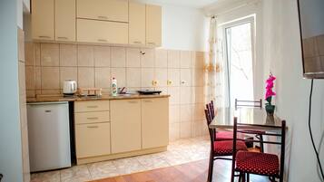 Basic Duplex, Balcony, Hill View | Private kitchen | Mini-fridge, stovetop