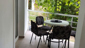 Basic Duplex, Balcony, Hill View | Outdoor dining