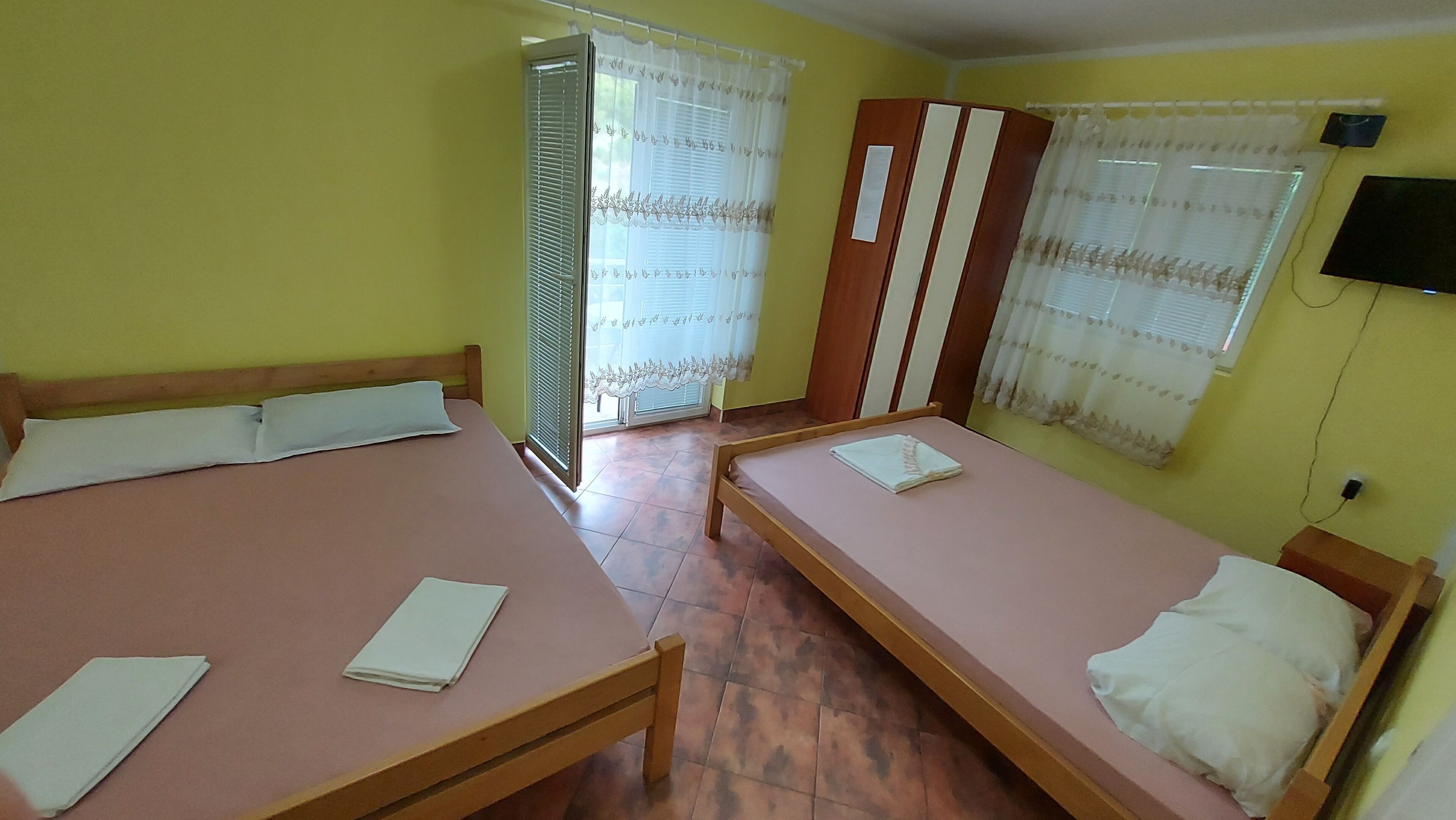Classic Studio, Balcony, Hill View | Iron/ironing board