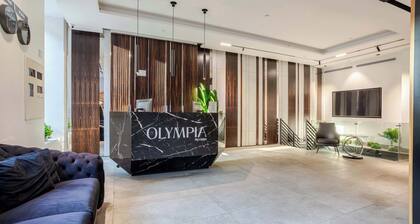 Comfort Queen – Montreal Stay