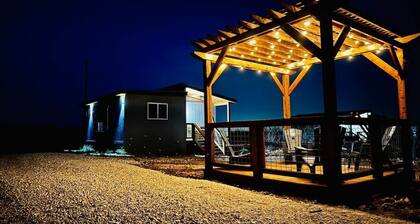 22 Eleven Claystone cozy cabin BBQ grill, Firepit, Pergola