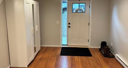 Salmon Arm ( Shuswap) Comfortable 2 Bedroom in town, 5 mins to the beach!