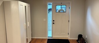 Salmon Arm Comfortable 2 Bedroom in town, 5 minute drive to the beach!
