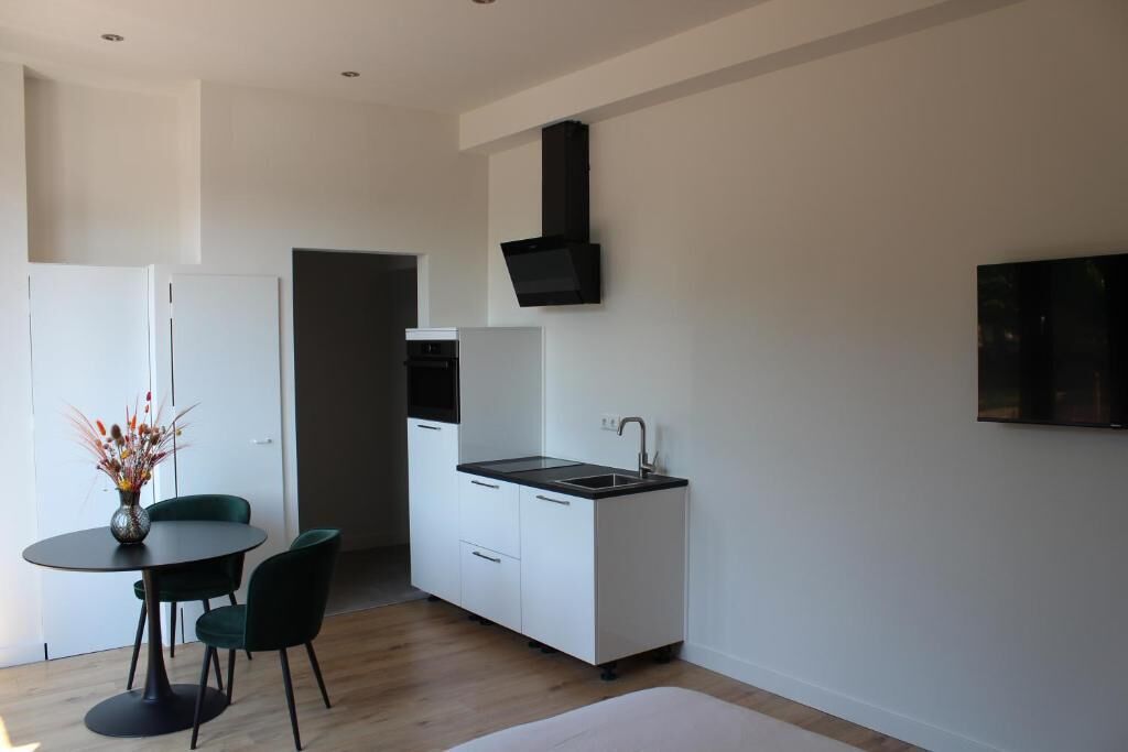 Deluxe Studio, City View | Dining