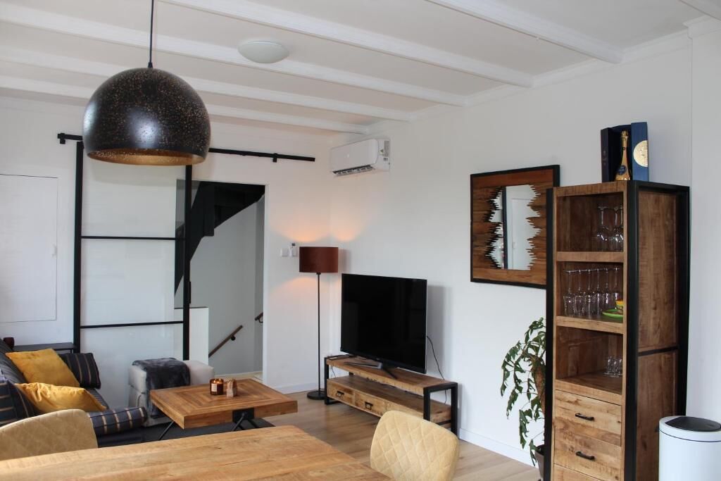 Deluxe appartement, balkon, uitzicht op meer | Interieur