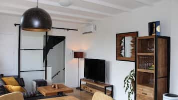 Deluxe appartement, balkon, uitzicht op meer | Interieur