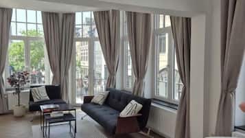 Apartment, Balcony, City View | Living area