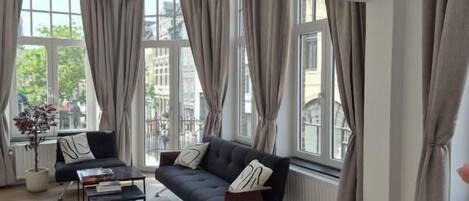Apartment, Balcony, City View | Living area