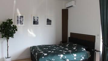 Deluxe Studio, City View | Blackout drapes, iron/ironing board, free WiFi