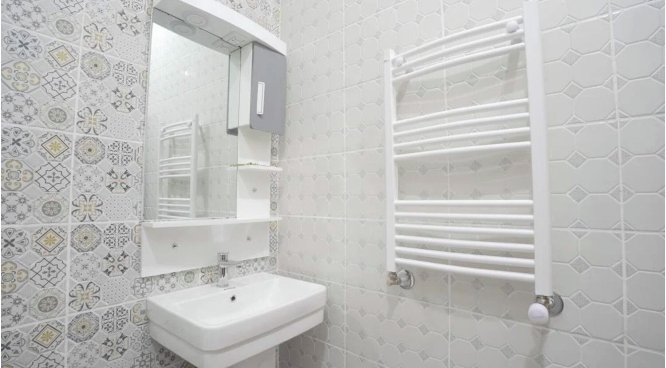 Chambre Standard Double ou avec lits jumeaux | Salle de bain | Douche, articles de toilette gratuits, serviettes fournies, savon