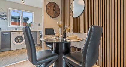 Cozy 2-bed/2 bath City centre flat /+free parking