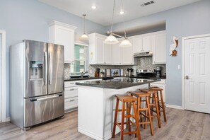 Private kitchen - Coastal Getaway 4 Bedroom Sleeps 16 with Beach Access (Bolivar Peninsula)
