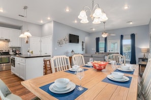 Dining - Coastal Getaway 4 Bedroom Sleeps 16 with Beach Access (Bolivar Peninsula)