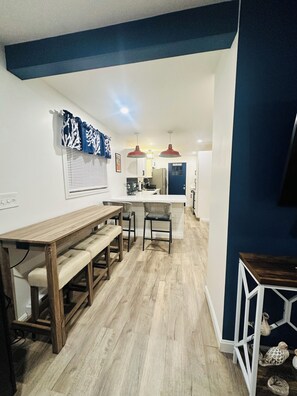 Dining - 3-bedroom house in serene Old Orchard Beach. Short walk, Beach & Amusement Park. (Old Orchard Beach)