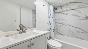 Kondominium Keluarga, pemandangan pantai | Kamar mandi