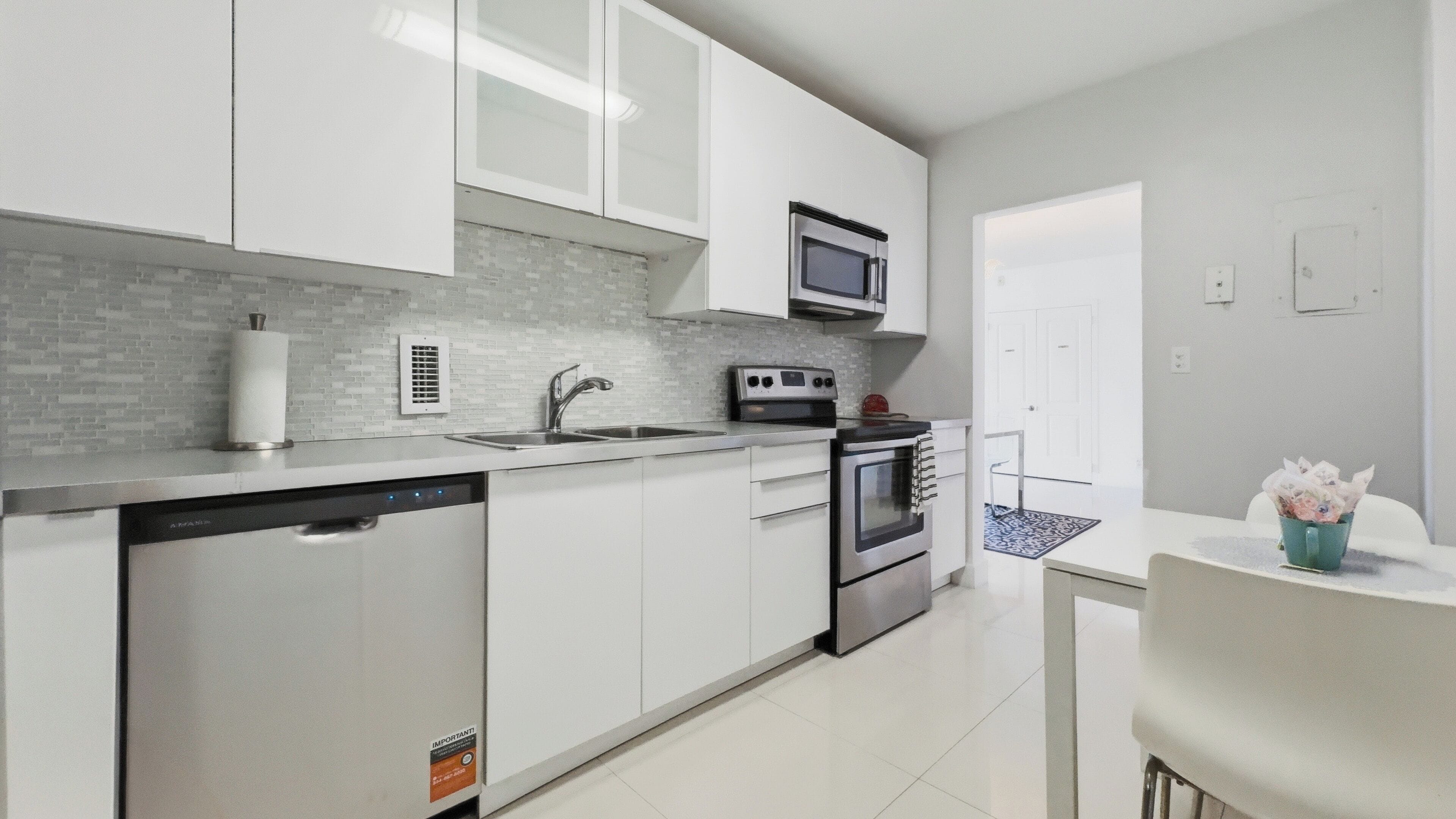 Family Condo, Beach View | Private kitchen