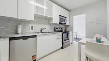 Family Condo, Beach View | Private kitchen