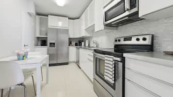Family Condo, Beach View | Private kitchen