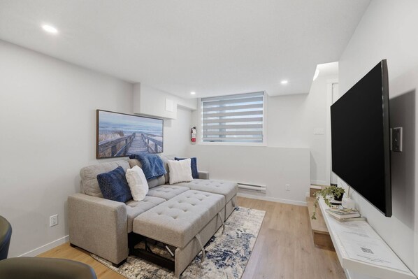 Books - Livingston Haven - Modern 1BR Private Suite (Calgary)