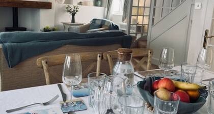 Charming Cottage Nr Beach and Town Free Parking