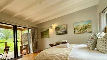 Family Cottage, Mountain View | Iron/ironing board, free WiFi
