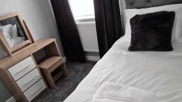 3 bedrooms, desk, iron/ironing board, travel crib