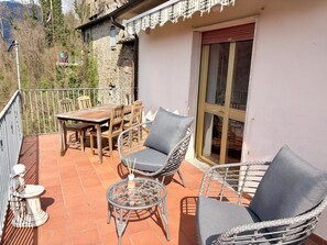 Outdoor dining - Beautiful and very comfortable 3-bedroom house in enjoyable Tuscany Village (Tereglio)