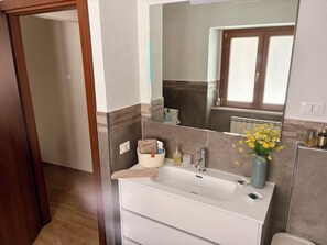 Bathroom - Beautiful and very comfortable 3-bedroom house in enjoyable Tuscany Village (Tereglio)