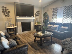 Living area - Beautiful, quiet, clean, cozy and affordable house to host at least 10 guest. (Grande Prairie)