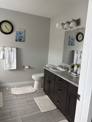 Bathroom - Beautiful, quiet, clean, cozy and affordable house to host at least 10 guest. (Grande Prairie)