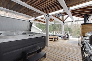 Terrace/patio - Farm House Cottage -  4 season Spa in Nature - Paddleboards - In&out Fireplace (Entrelacs)