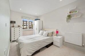 Room - Bright 2BR Home w/ Private Garden Near Wimbledon (London)