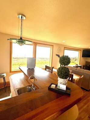 Dining - The Bluff House with million dollar view (Kenai)