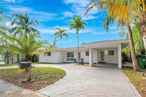 Exterior - Private Pool, Arcade Games & Family Fun Near Beach (Fort Lauderdale)