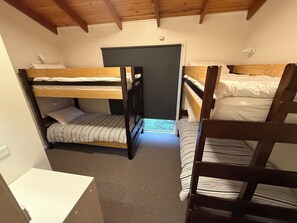 Iron/ironing board, free WiFi - Razorback 4 - Mt Hotham (Hotham Heights)