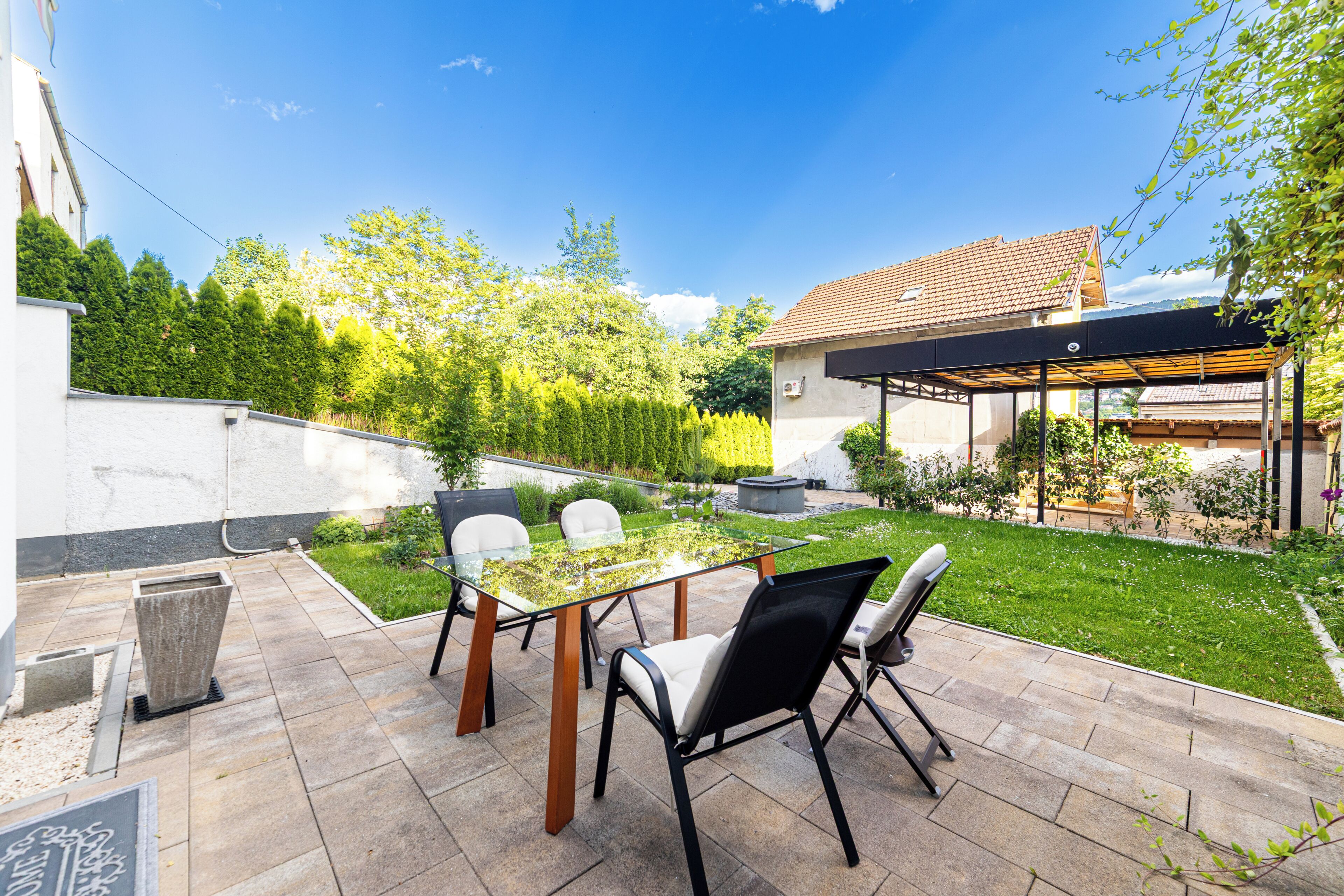 Alloggio Luxury su due livelli, vista cortile | Ristorazione all'aperto