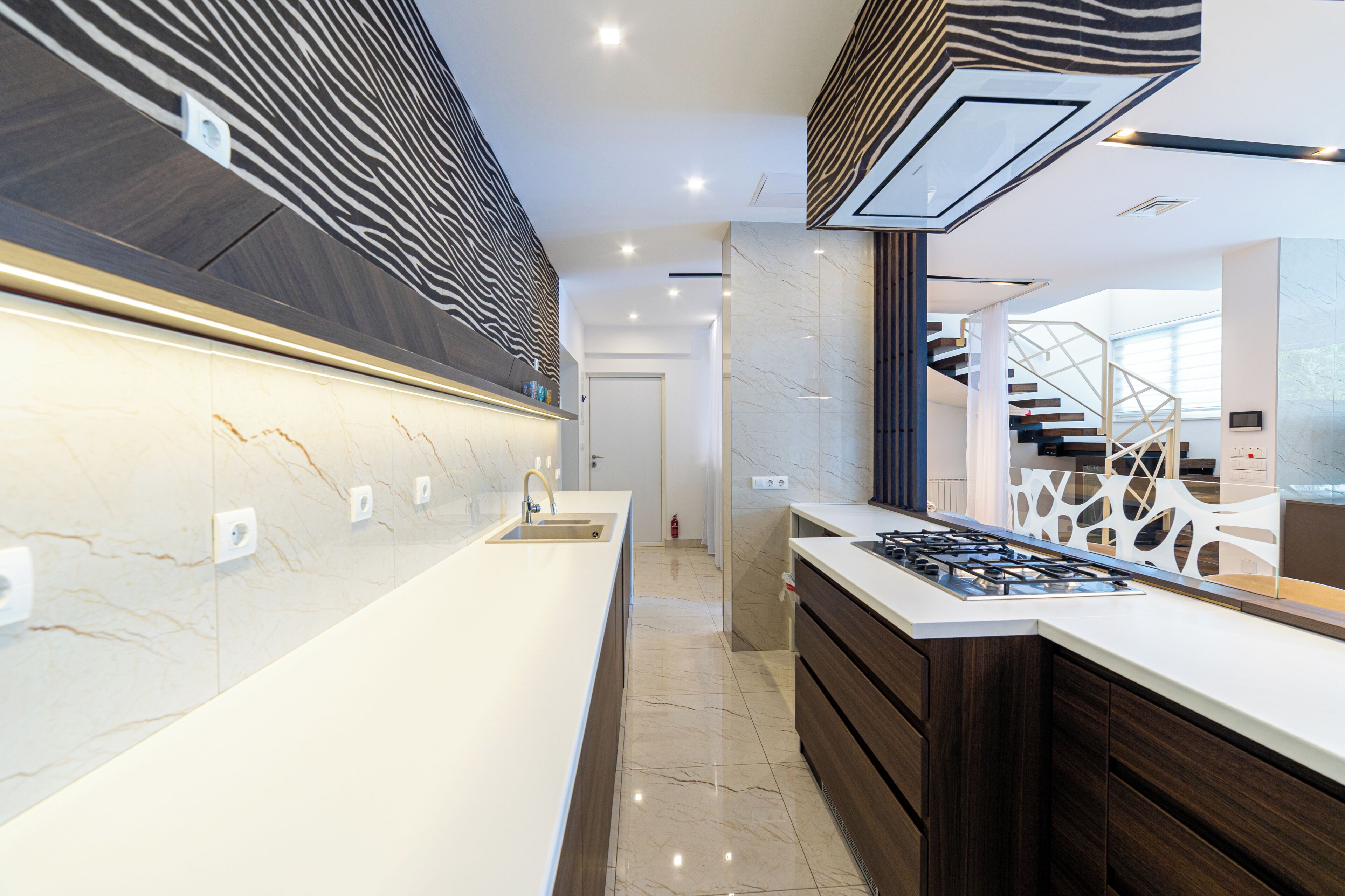 Luxury Duplex, Courtyard View | Private kitchen
