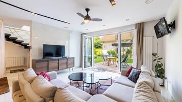 Luxury Duplex, Courtyard View | Living area | Computer monitors