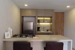 Coffee/tea maker, fridge, microwave, stovetop - Modern Apt. Rooftop, Pool, Parking in Zapopan (Zapopan)